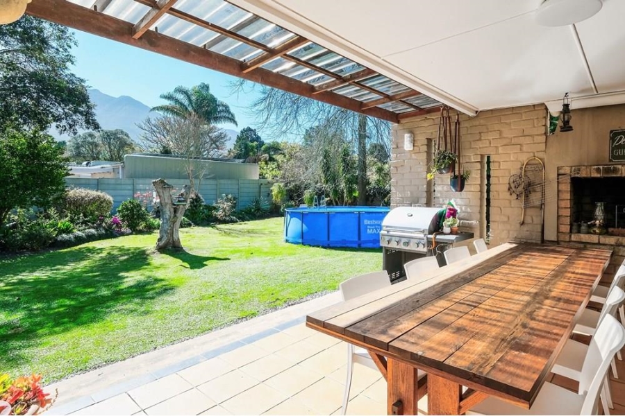 4 Bedroom Property for Sale in Glen Barrie Western Cape